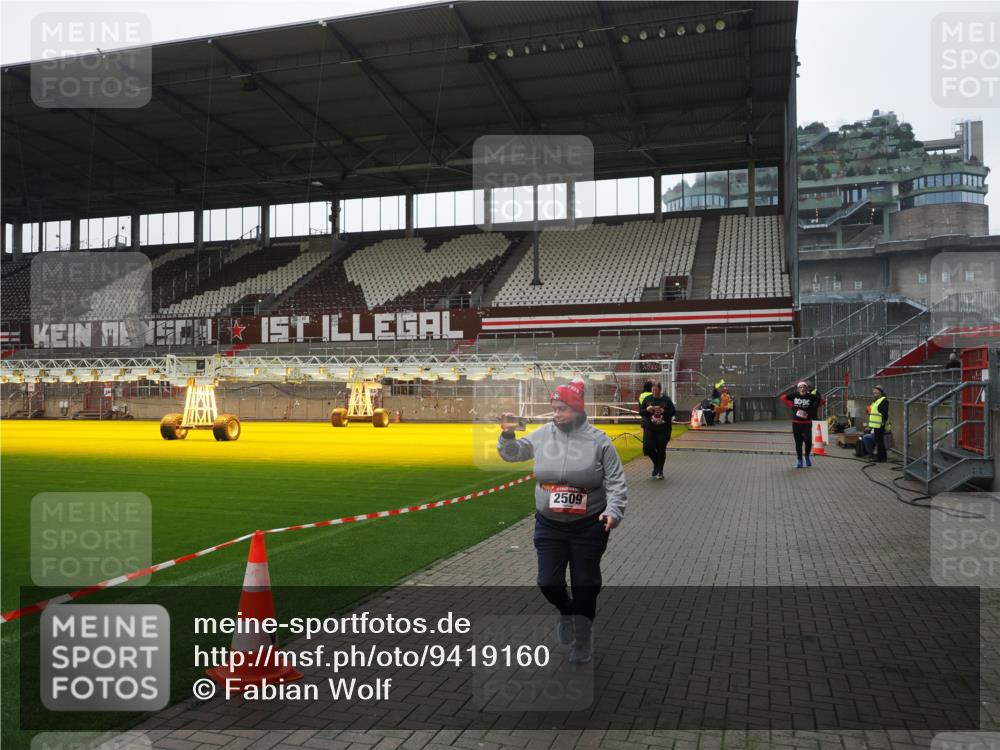 07.12.2025 - St. Pauli X-Mass-Run No. 15 Fabian Wolf http://msf.ph/oto/9419160 07.12.2025 11:30:24 Ziel 2020, 2509, 2705, 2876 meine-sportfotos.de