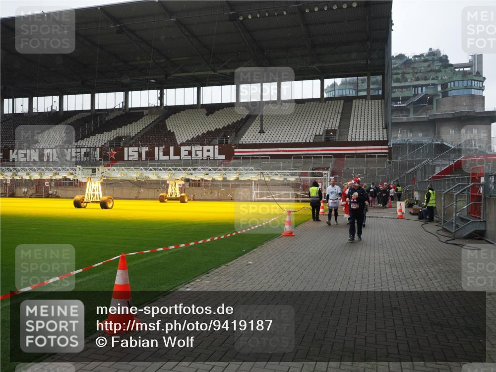 07.12.2025 - St. Pauli X-Mass-Run No. 15 Fabian Wolf http://msf.ph/oto/9419187 07.12.2025 11:30:41 Ziel 865, 870, 872, 2308, 2317, 2319, 2871 meine-sportfotos.de