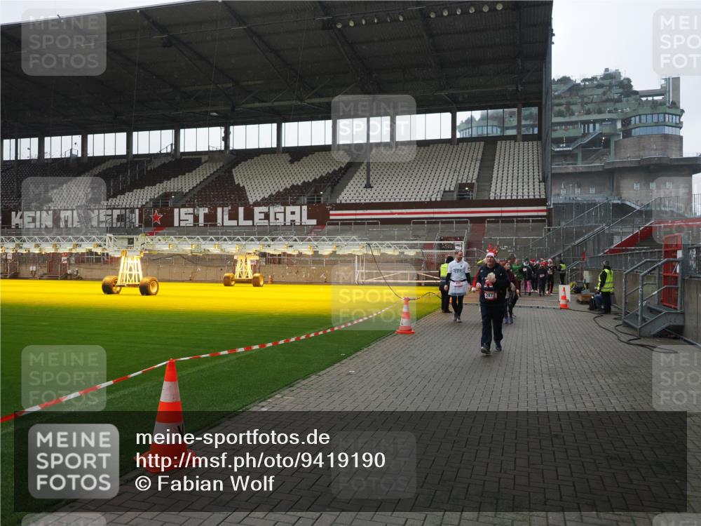 07.12.2025 - St. Pauli X-Mass-Run No. 15 Fabian Wolf http://msf.ph/oto/9419190 07.12.2025 11:30:41 Ziel 865, 870, 872, 2308, 2317, 2319, 2871 meine-sportfotos.de