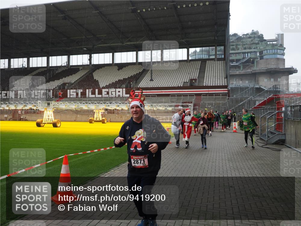 07.12.2025 - St. Pauli X-Mass-Run No. 15 Fabian Wolf http://msf.ph/oto/9419200 07.12.2025 11:30:45 Ziel 487, 539, 579, 581, 848, 865, 870, 872, 2307, 2308, 2311, 2314, 2317, 2319, 2449, 2450, 2871 meine-sportfotos.de