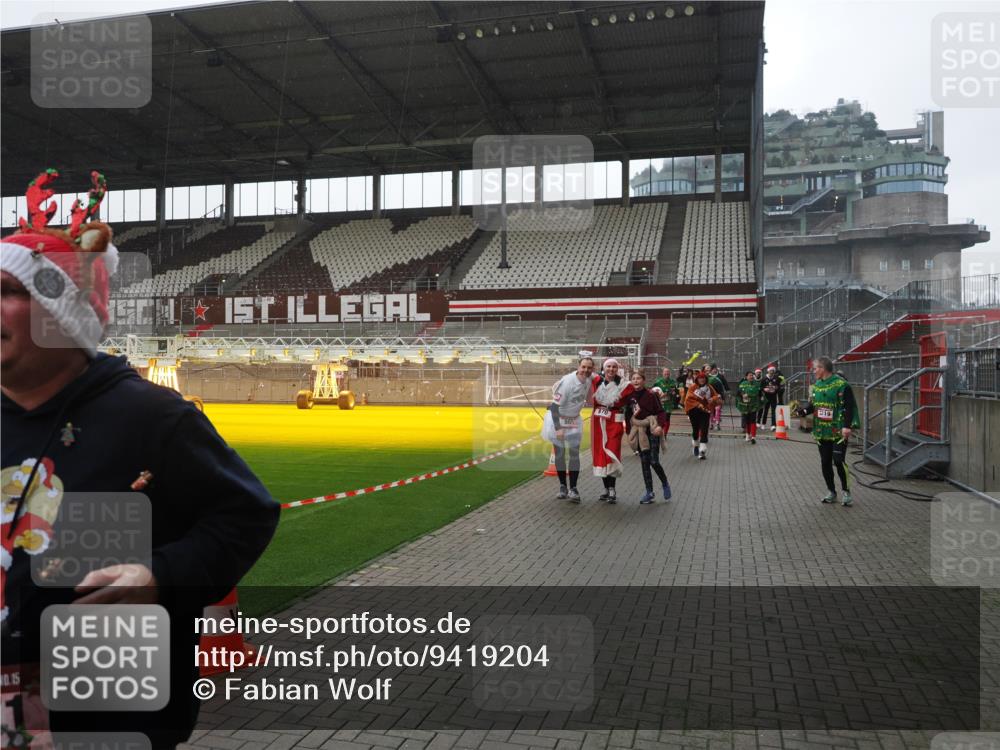 07.12.2025 - St. Pauli X-Mass-Run No. 15 Fabian Wolf http://msf.ph/oto/9419204 07.12.2025 11:30:45 Ziel 487, 539, 579, 581, 848, 865, 870, 872, 2307, 2308, 2311, 2314, 2317, 2319, 2449, 2450, 2871 meine-sportfotos.de