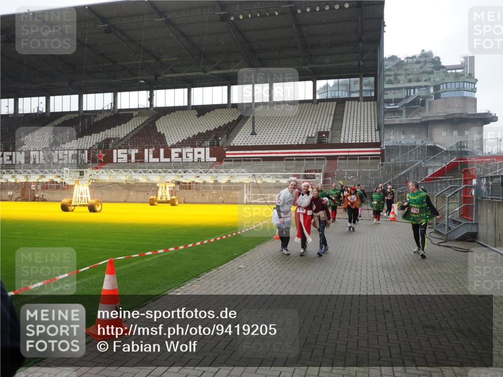 07.12.2025 - St. Pauli X-Mass-Run No. 15 Fabian Wolf http://msf.ph/oto/9419205 07.12.2025 11:30:46 Ziel 487, 539, 579, 581, 848, 865, 870, 872, 2307, 2308, 2311, 2314, 2317, 2319, 2449, 2450, 2871 meine-sportfotos.de