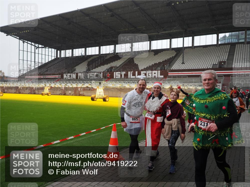07.12.2025 - St. Pauli X-Mass-Run No. 15 Fabian Wolf http://msf.ph/oto/9419222 07.12.2025 11:30:49 Ziel 487, 539, 554, 579, 581, 848, 865, 870, 872, 2307, 2308, 2311, 2314, 2317, 2319, 2449, 2450, 2871, 3328 meine-sportfotos.de