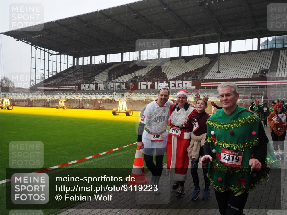 07.12.2025 - St. Pauli X-Mass-Run No. 15 Fabian Wolf http://msf.ph/oto/9419223 07.12.2025 11:30:49 Ziel 487, 539, 554, 579, 581, 848, 865, 870, 872, 2307, 2308, 2311, 2314, 2317, 2319, 2449, 2450, 2871, 3328 meine-sportfotos.de