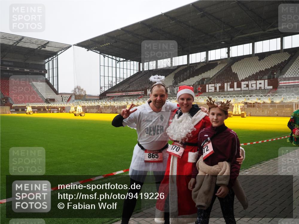 07.12.2025 - St. Pauli X-Mass-Run No. 15 Fabian Wolf http://msf.ph/oto/9419226 07.12.2025 11:30:51 Ziel 487, 539, 554, 579, 581, 848, 865, 870, 872, 2307, 2308, 2311, 2314, 2317, 2319, 2449, 2450, 2871, 3328 meine-sportfotos.de