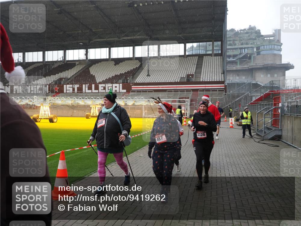 07.12.2025 - St. Pauli X-Mass-Run No. 15 Fabian Wolf http://msf.ph/oto/9419262 07.12.2025 11:30:59 Ziel 203, 329, 487, 539, 554, 579, 581, 848, 1595, 2307, 2308, 2311, 2314, 2317, 2449, 2450, 3328 meine-sportfotos.de