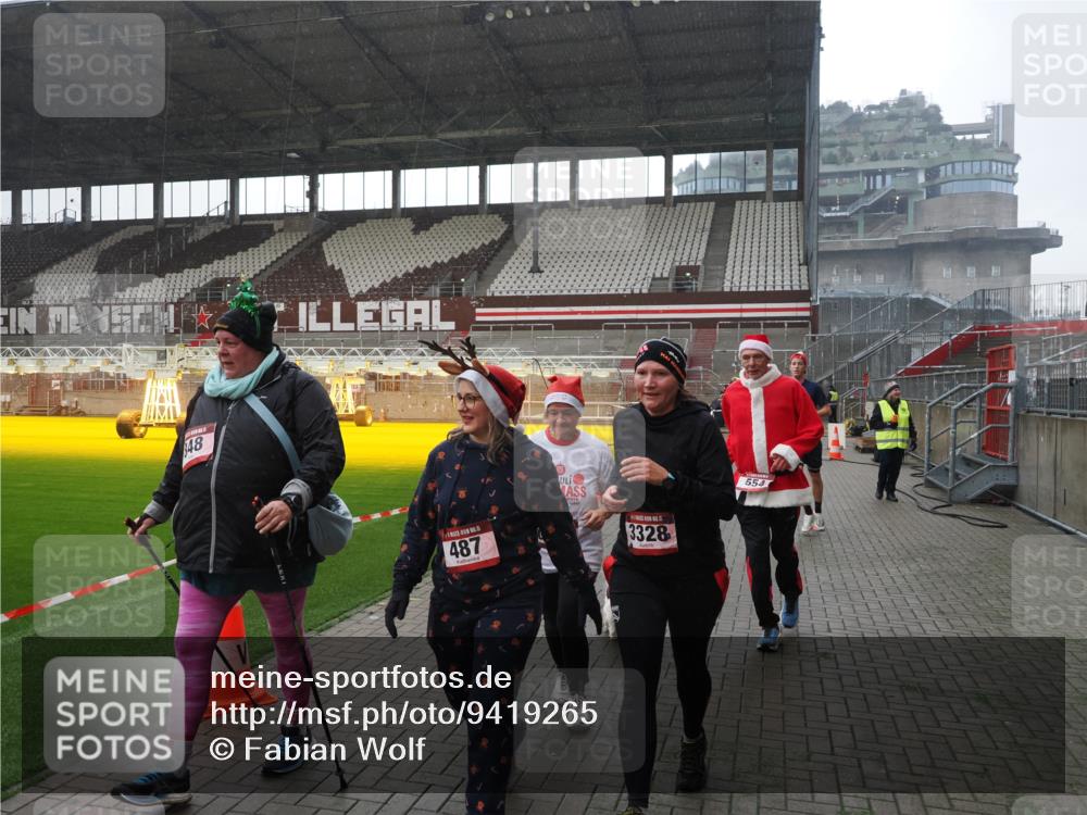 07.12.2025 - St. Pauli X-Mass-Run No. 15 Fabian Wolf http://msf.ph/oto/9419265 07.12.2025 11:30:59 Ziel 203, 329, 487, 539, 554, 579, 581, 848, 1595, 2307, 2308, 2311, 2314, 2317, 2449, 2450, 3328 meine-sportfotos.de