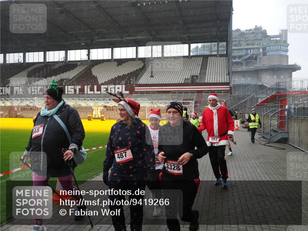 07.12.2025 - St. Pauli X-Mass-Run No. 15 Fabian Wolf http://msf.ph/oto/9419266 07.12.2025 11:31:00 Ziel 203, 329, 487, 539, 554, 579, 581, 848, 1595, 2307, 2308, 2311, 2314, 2317, 2449, 2450, 3328 meine-sportfotos.de