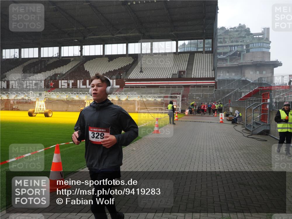 07.12.2025 - St. Pauli X-Mass-Run No. 15 Fabian Wolf http://msf.ph/oto/9419283 07.12.2025 11:31:04 Ziel 203, 329, 539, 554, 1595, 2449, 2450, 3328 meine-sportfotos.de