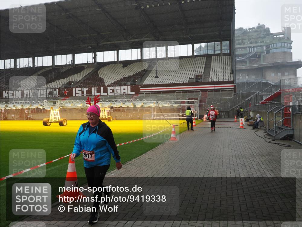 07.12.2025 - St. Pauli X-Mass-Run No. 15 Fabian Wolf http://msf.ph/oto/9419338 07.12.2025 11:31:32 Ziel 331, 2017, 3087, 3600 meine-sportfotos.de