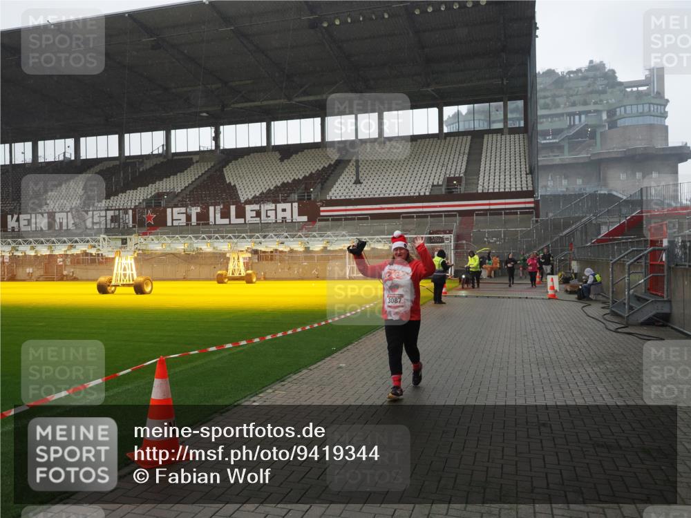 07.12.2025 - St. Pauli X-Mass-Run No. 15 Fabian Wolf http://msf.ph/oto/9419344 07.12.2025 11:31:36 Ziel 331, 2017, 3087, 3600 meine-sportfotos.de