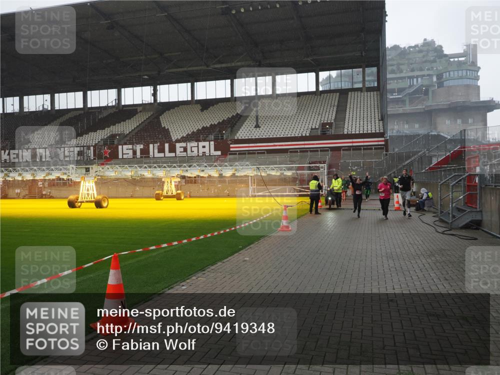 07.12.2025 - St. Pauli X-Mass-Run No. 15 Fabian Wolf http://msf.ph/oto/9419348 07.12.2025 11:31:41 Ziel 331, 2587, 2654, 2656, 3087, 3600 meine-sportfotos.de