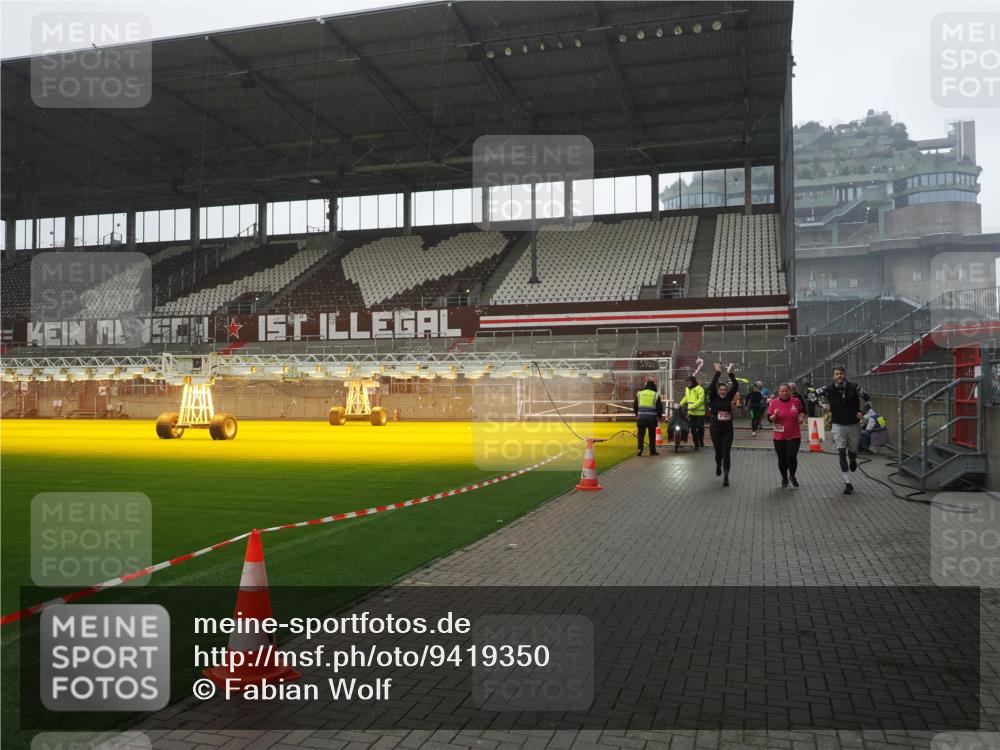 07.12.2025 - St. Pauli X-Mass-Run No. 15 Fabian Wolf http://msf.ph/oto/9419350 07.12.2025 11:31:42 Ziel 331, 2497, 2523, 2527, 2587, 2654, 2656, 3087, 3600 meine-sportfotos.de