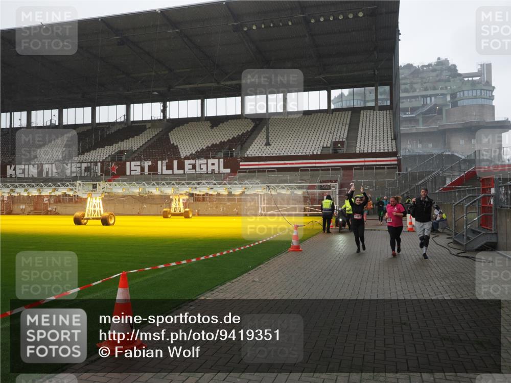 07.12.2025 - St. Pauli X-Mass-Run No. 15 Fabian Wolf http://msf.ph/oto/9419351 07.12.2025 11:31:42 Ziel 331, 2497, 2523, 2527, 2587, 2654, 2656, 3087, 3600 meine-sportfotos.de
