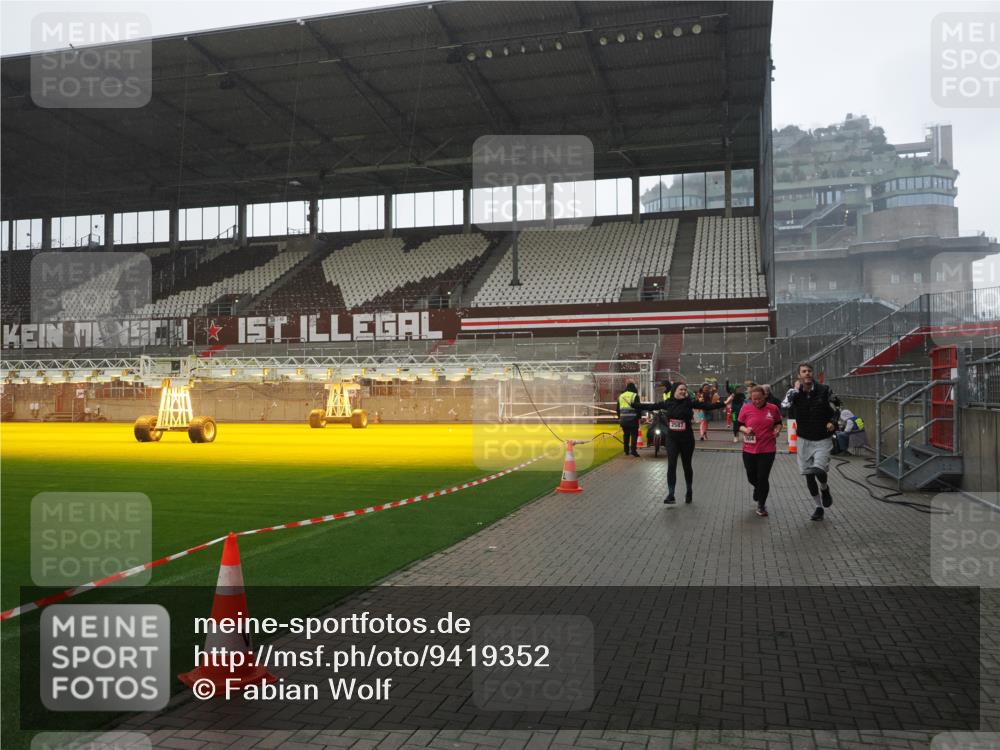 07.12.2025 - St. Pauli X-Mass-Run No. 15 Fabian Wolf http://msf.ph/oto/9419352 07.12.2025 11:31:43 Ziel 2497, 2523, 2527, 2587, 2654, 2656, 3087, 3600, 3678 meine-sportfotos.de