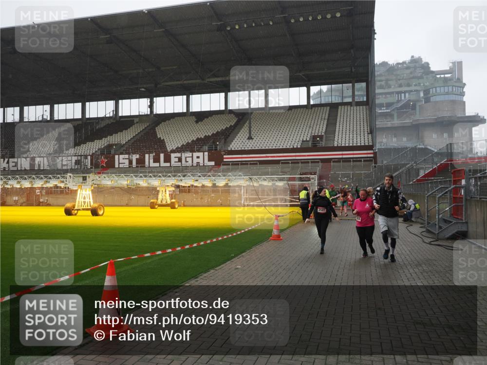 07.12.2025 - St. Pauli X-Mass-Run No. 15 Fabian Wolf http://msf.ph/oto/9419353 07.12.2025 11:31:43 Ziel 2497, 2523, 2527, 2587, 2654, 2656, 3087, 3600, 3678 meine-sportfotos.de