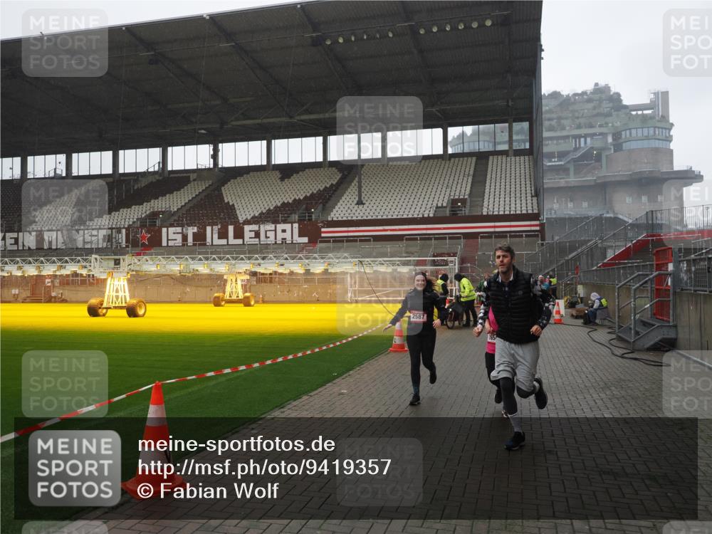 07.12.2025 - St. Pauli X-Mass-Run No. 15 Fabian Wolf http://msf.ph/oto/9419357 07.12.2025 11:31:44 Ziel 2497, 2523, 2527, 2587, 2654, 2656, 3087, 3600, 3678 meine-sportfotos.de