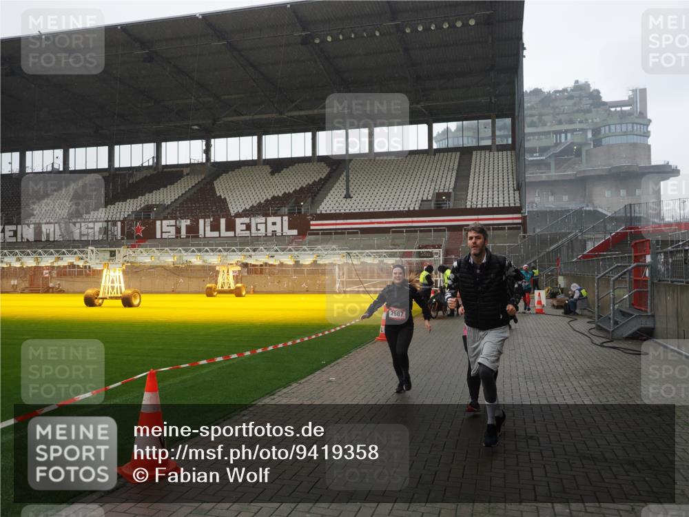 07.12.2025 - St. Pauli X-Mass-Run No. 15 Fabian Wolf http://msf.ph/oto/9419358 07.12.2025 11:31:44 Ziel 2497, 2523, 2527, 2587, 2654, 2656, 3087, 3600, 3678 meine-sportfotos.de