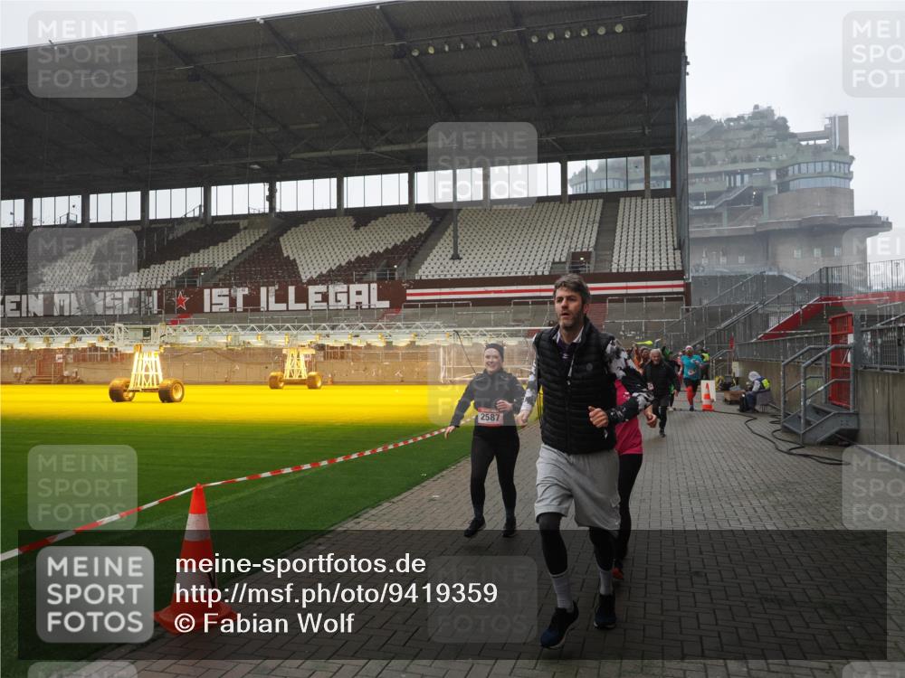 07.12.2025 - St. Pauli X-Mass-Run No. 15 Fabian Wolf http://msf.ph/oto/9419359 07.12.2025 11:31:45 Ziel 2048, 2497, 2523, 2527, 2587, 2654, 2656, 3087, 3678 meine-sportfotos.de