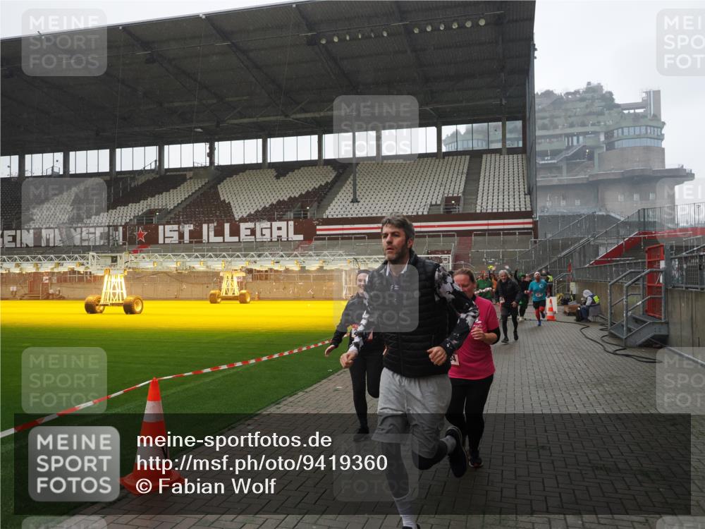 07.12.2025 - St. Pauli X-Mass-Run No. 15 Fabian Wolf http://msf.ph/oto/9419360 07.12.2025 11:31:45 Ziel 2048, 2497, 2523, 2527, 2587, 2654, 2656, 3087, 3678 meine-sportfotos.de