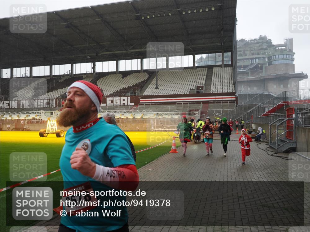 07.12.2025 - St. Pauli X-Mass-Run No. 15 Fabian Wolf http://msf.ph/oto/9419378 07.12.2025 11:31:49 Ziel 2048, 2050, 2497, 2523, 2527, 2587, 2654, 2656, 3678, 4642 meine-sportfotos.de