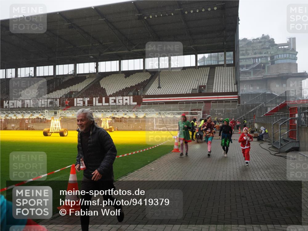 07.12.2025 - St. Pauli X-Mass-Run No. 15 Fabian Wolf http://msf.ph/oto/9419379 07.12.2025 11:31:49 Ziel 2048, 2050, 2497, 2523, 2527, 2587, 2654, 2656, 3678, 4642 meine-sportfotos.de