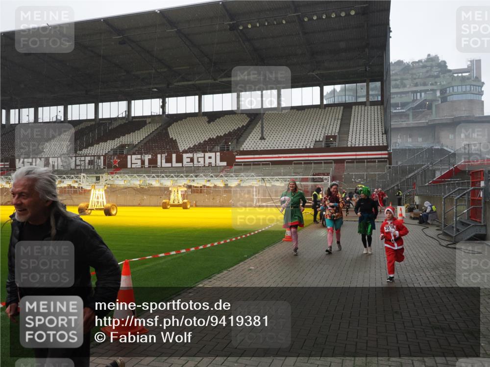 07.12.2025 - St. Pauli X-Mass-Run No. 15 Fabian Wolf http://msf.ph/oto/9419381 07.12.2025 11:31:49 Ziel 2048, 2050, 2497, 2523, 2527, 2587, 2654, 2656, 3678, 4642 meine-sportfotos.de