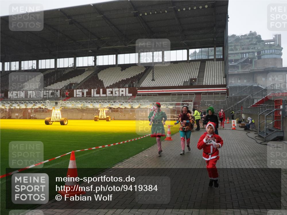 07.12.2025 - St. Pauli X-Mass-Run No. 15 Fabian Wolf http://msf.ph/oto/9419384 07.12.2025 11:31:50 Ziel 2048, 2050, 2497, 2523, 2527, 2587, 2654, 2656, 3678, 4633, 4642 meine-sportfotos.de