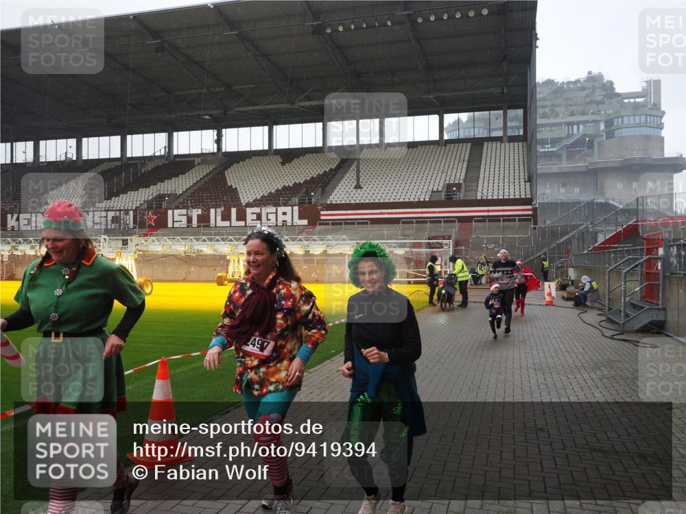 07.12.2025 - St. Pauli X-Mass-Run No. 15 Fabian Wolf http://msf.ph/oto/9419394 07.12.2025 11:31:53 Ziel 2048, 2050, 2120, 2497, 2523, 2527, 2587, 2654, 2656, 3678, 4633, 4640, 4642 meine-sportfotos.de