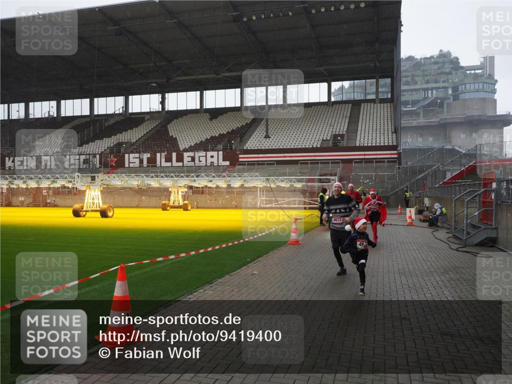 07.12.2025 - St. Pauli X-Mass-Run No. 15 Fabian Wolf http://msf.ph/oto/9419400 07.12.2025 11:31:54 Ziel 2048, 2050, 2120, 2497, 2523, 2527, 2587, 2654, 2656, 3678, 4633, 4640, 4642 meine-sportfotos.de