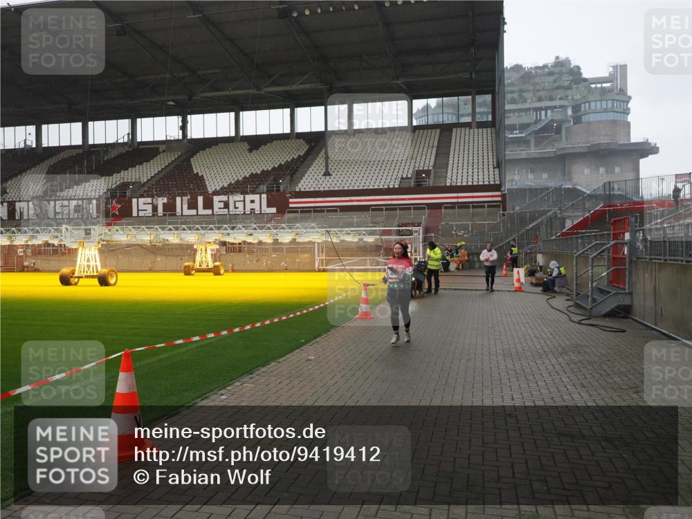 07.12.2025 - St. Pauli X-Mass-Run No. 15 Fabian Wolf http://msf.ph/oto/9419412 07.12.2025 11:32:02 Ziel 2048, 2050, 2120, 2497, 2523, 2527, 3343, 3678, 4633, 4640, 4642 meine-sportfotos.de