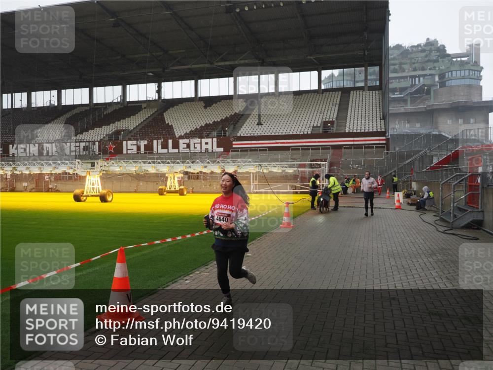07.12.2025 - St. Pauli X-Mass-Run No. 15 Fabian Wolf http://msf.ph/oto/9419420 07.12.2025 11:32:03 Ziel 2048, 2050, 2120, 3343, 3678, 4633, 4640, 4642 meine-sportfotos.de
