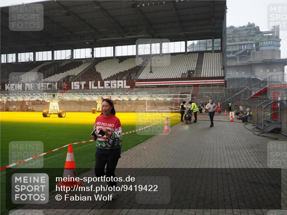 07.12.2025 - St. Pauli X-Mass-Run No. 15 Fabian Wolf http://msf.ph/oto/9419422 07.12.2025 11:32:04 Ziel 2048, 2050, 2120, 3343, 4633, 4640, 4642 meine-sportfotos.de