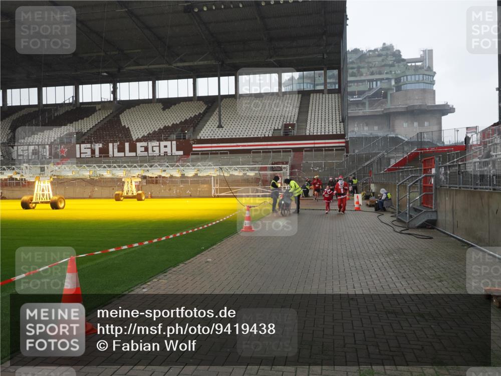07.12.2025 - St. Pauli X-Mass-Run No. 15 Fabian Wolf http://msf.ph/oto/9419438 07.12.2025 11:32:11 Ziel 2043, 2044, 2120, 3173, 3343, 4640 meine-sportfotos.de