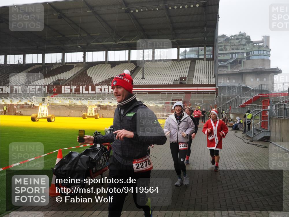 07.12.2025 - St. Pauli X-Mass-Run No. 15 Fabian Wolf http://msf.ph/oto/9419564 07.12.2025 11:33:03 Ziel 321, 977, 1013, 1591, 2005, 2107, 2113, 2278, 2281, 2282, 2284, 2662, 3269, 3271 meine-sportfotos.de