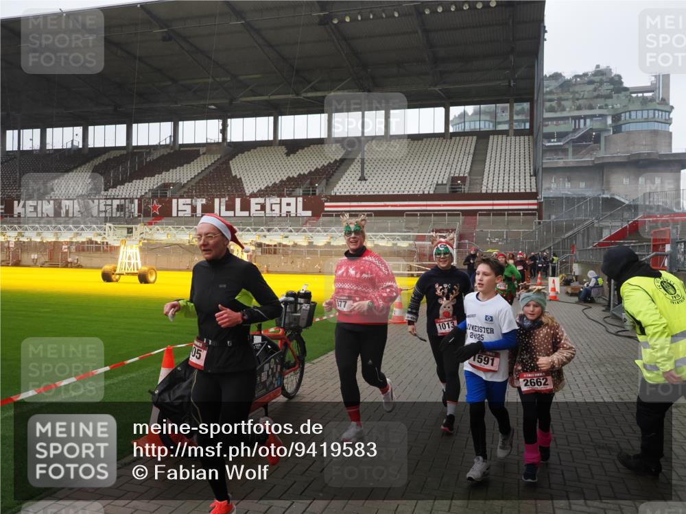 07.12.2025 - St. Pauli X-Mass-Run No. 15 Fabian Wolf http://msf.ph/oto/9419583 07.12.2025 11:33:10 Ziel 321, 977, 1013, 1591, 2005, 2016, 2107, 2113, 2278, 2281, 2282, 2284, 2612, 2613, 2614, 2620, 2662, 3039, 3041, 3269, 3271 meine-sportfotos.de