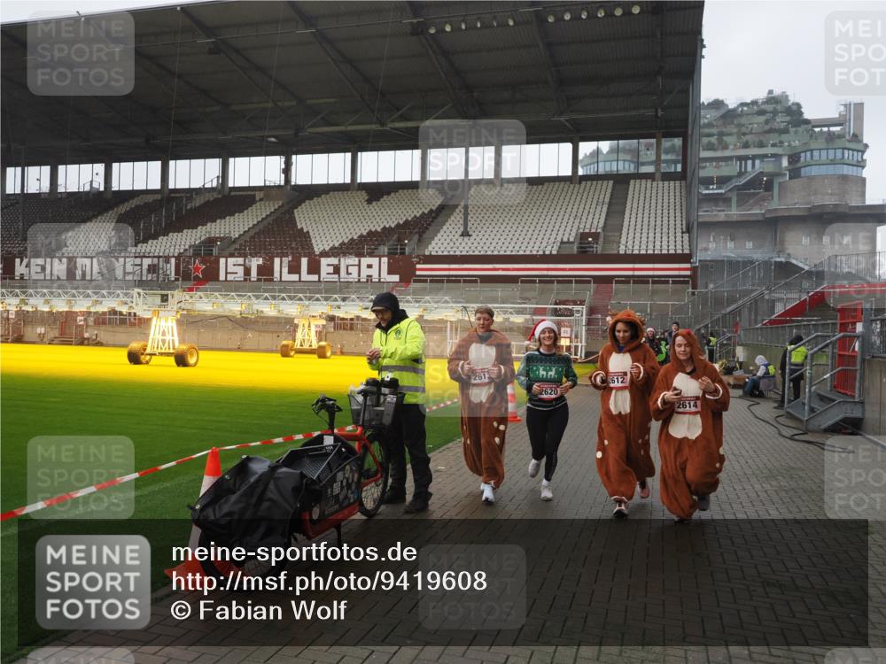 07.12.2025 - St. Pauli X-Mass-Run No. 15 Fabian Wolf http://msf.ph/oto/9419608 07.12.2025 11:33:19 Ziel 321, 977, 1013, 1591, 2005, 2016, 2612, 2613, 2614, 2620, 2662, 3039, 3041, 3166, 3169 meine-sportfotos.de