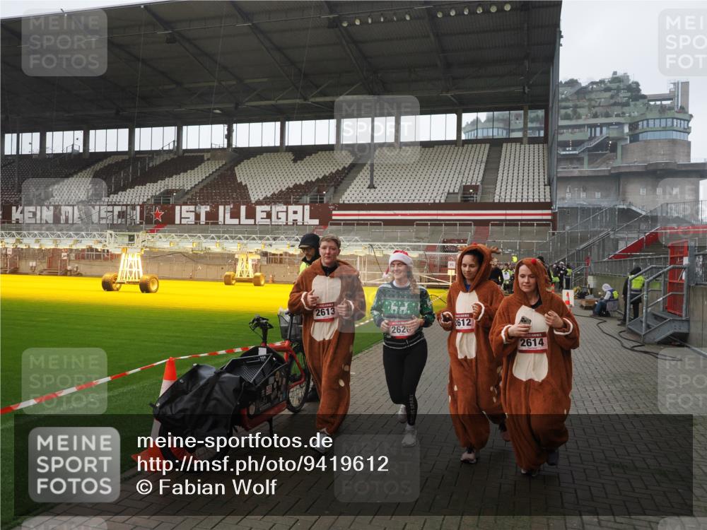 07.12.2025 - St. Pauli X-Mass-Run No. 15 Fabian Wolf http://msf.ph/oto/9419612 07.12.2025 11:33:20 Ziel 321, 977, 1013, 1591, 2005, 2016, 2612, 2613, 2614, 2620, 2662, 3039, 3041, 3166, 3169 meine-sportfotos.de