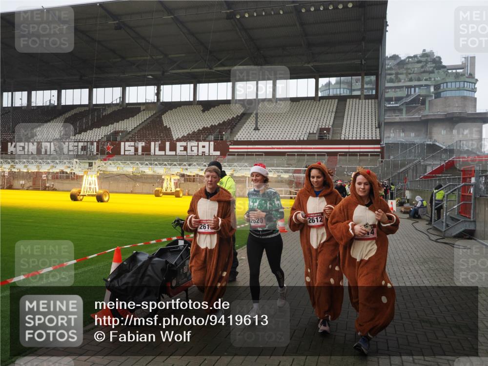 07.12.2025 - St. Pauli X-Mass-Run No. 15 Fabian Wolf http://msf.ph/oto/9419613 07.12.2025 11:33:20 Ziel 321, 977, 1013, 1591, 2005, 2016, 2612, 2613, 2614, 2620, 2662, 3039, 3041, 3166, 3169 meine-sportfotos.de