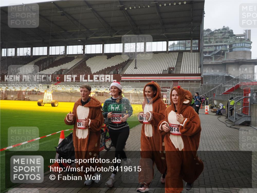 07.12.2025 - St. Pauli X-Mass-Run No. 15 Fabian Wolf http://msf.ph/oto/9419615 07.12.2025 11:33:20 Ziel 321, 977, 1013, 1591, 2005, 2016, 2612, 2613, 2614, 2620, 2662, 3039, 3041, 3166, 3169 meine-sportfotos.de