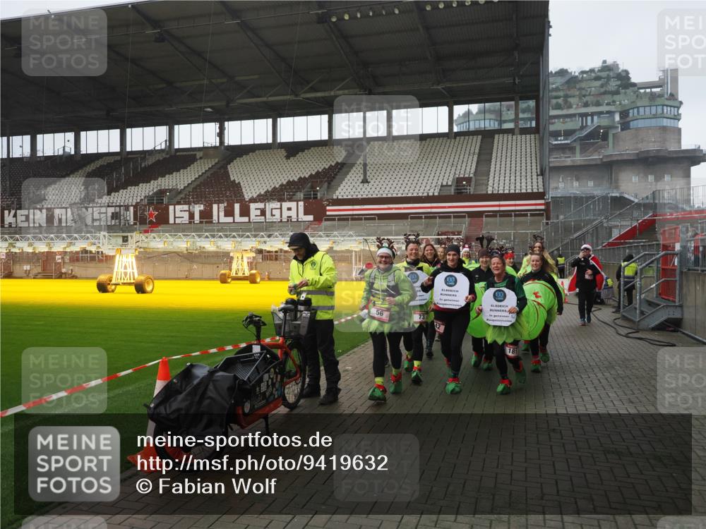 07.12.2025 - St. Pauli X-Mass-Run No. 15 Fabian Wolf http://msf.ph/oto/9419632 07.12.2025 11:33:31 Ziel 56, 62, 72, 73, 85, 94, 103, 110, 142, 181, 260, 340, 349, 354, 378, 1361, 3166, 3169, 3253, 3254, 4649 meine-sportfotos.de