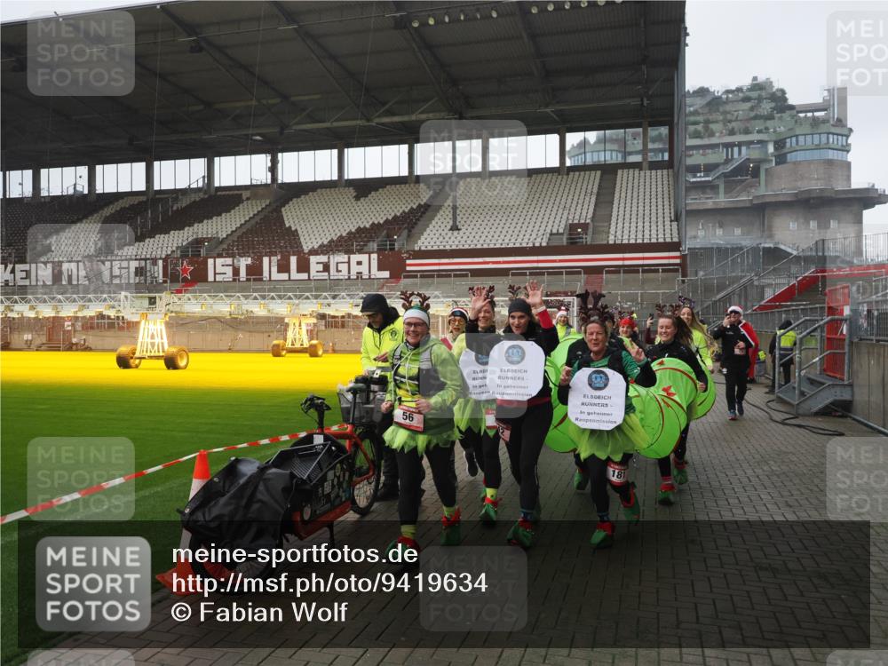 07.12.2025 - St. Pauli X-Mass-Run No. 15 Fabian Wolf http://msf.ph/oto/9419634 07.12.2025 11:33:32 Ziel 56, 62, 72, 73, 85, 94, 103, 110, 142, 181, 260, 340, 349, 354, 378, 1361, 3166, 3169, 3253, 3254, 4649 meine-sportfotos.de