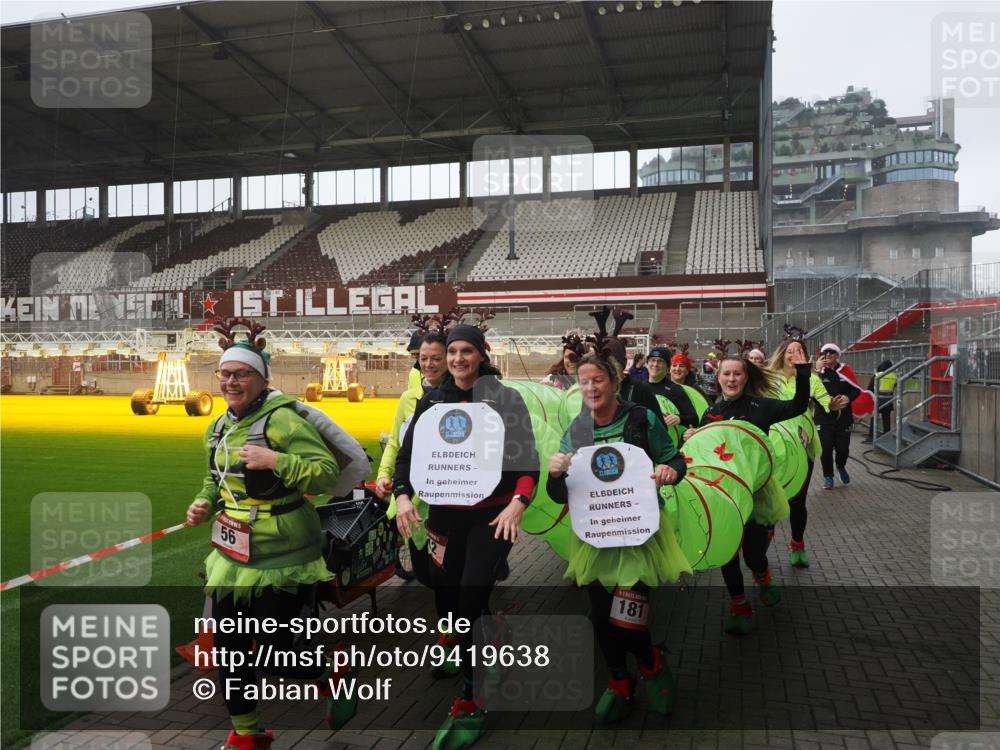 07.12.2025 - St. Pauli X-Mass-Run No. 15 Fabian Wolf http://msf.ph/oto/9419638 07.12.2025 11:33:33 Ziel 56, 62, 72, 73, 85, 94, 103, 110, 142, 181, 260, 340, 349, 354, 378, 1361, 3166, 3169, 3253, 3254, 4649 meine-sportfotos.de