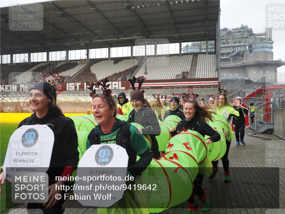 07.12.2025 - St. Pauli X-Mass-Run No. 15 Fabian Wolf http://msf.ph/oto/9419642 07.12.2025 11:33:34 Ziel 56, 62, 72, 73, 85, 94, 103, 110, 142, 181, 260, 340, 349, 354, 378, 1361, 3166, 3169, 3253, 3254, 4649 meine-sportfotos.de