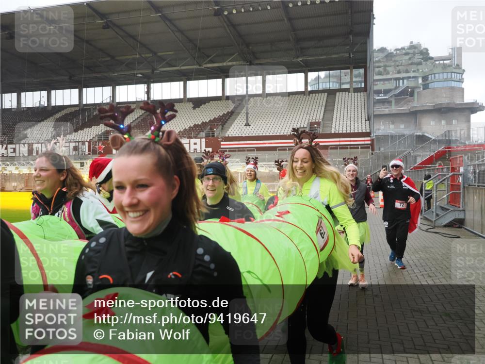 07.12.2025 - St. Pauli X-Mass-Run No. 15 Fabian Wolf http://msf.ph/oto/9419647 07.12.2025 11:33:35 Ziel 56, 62, 72, 73, 85, 94, 103, 110, 142, 181, 260, 340, 349, 354, 378, 1361, 3166, 3169, 3253, 3254, 4649 meine-sportfotos.de