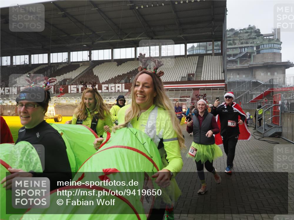 07.12.2025 - St. Pauli X-Mass-Run No. 15 Fabian Wolf http://msf.ph/oto/9419650 07.12.2025 11:33:35 Ziel 56, 62, 72, 73, 85, 94, 103, 110, 142, 181, 260, 340, 349, 354, 378, 1361, 3166, 3169, 3253, 3254, 4649 meine-sportfotos.de