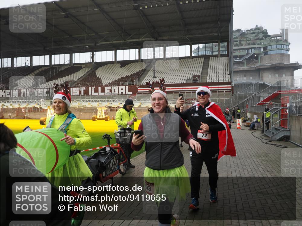 07.12.2025 - St. Pauli X-Mass-Run No. 15 Fabian Wolf http://msf.ph/oto/9419655 07.12.2025 11:33:36 Ziel 56, 62, 72, 73, 85, 94, 103, 110, 142, 181, 260, 340, 349, 354, 378, 1361, 3166, 3169, 3253, 3254, 4649 meine-sportfotos.de