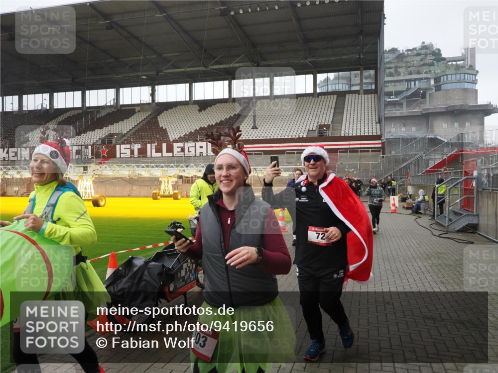 07.12.2025 - St. Pauli X-Mass-Run No. 15 Fabian Wolf http://msf.ph/oto/9419656 07.12.2025 11:33:37 Ziel 56, 62, 72, 73, 85, 94, 103, 110, 142, 181, 260, 340, 349, 354, 378, 1361, 3253, 3254, 4649 meine-sportfotos.de