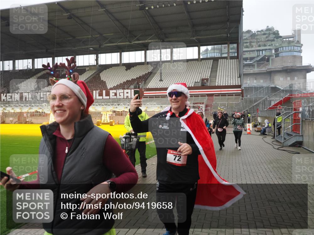 07.12.2025 - St. Pauli X-Mass-Run No. 15 Fabian Wolf http://msf.ph/oto/9419658 07.12.2025 11:33:37 Ziel 56, 62, 72, 73, 85, 94, 103, 110, 142, 181, 260, 340, 349, 354, 378, 1361, 3253, 3254, 4649 meine-sportfotos.de