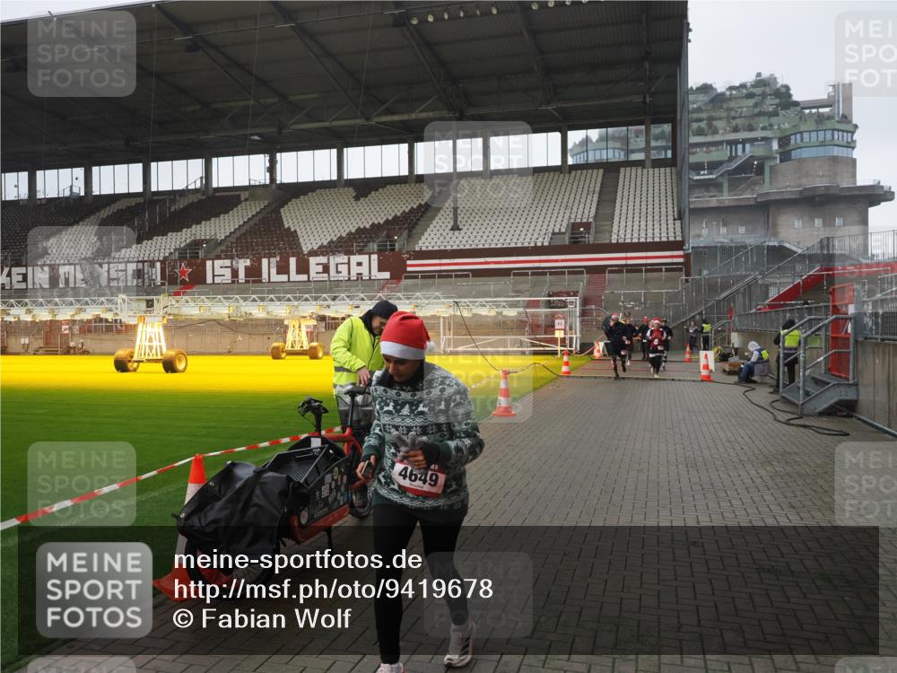 07.12.2025 - St. Pauli X-Mass-Run No. 15 Fabian Wolf http://msf.ph/oto/9419678 07.12.2025 11:33:42 Ziel 56, 62, 72, 73, 85, 94, 103, 110, 142, 181, 229, 239, 260, 340, 349, 354, 378, 1361, 3253, 3254, 3601, 3737, 3740, 4649 meine-sportfotos.de